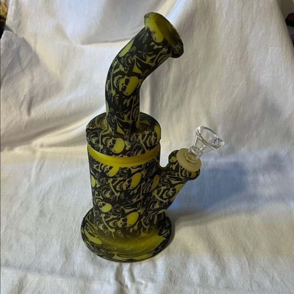 Yellow and Black Artistic plastic Water Piece